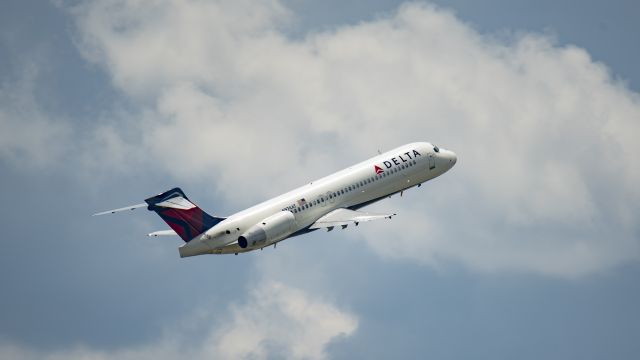 Boeing 717-200 (N974AT) - Departing 26Lbr /6/17/17