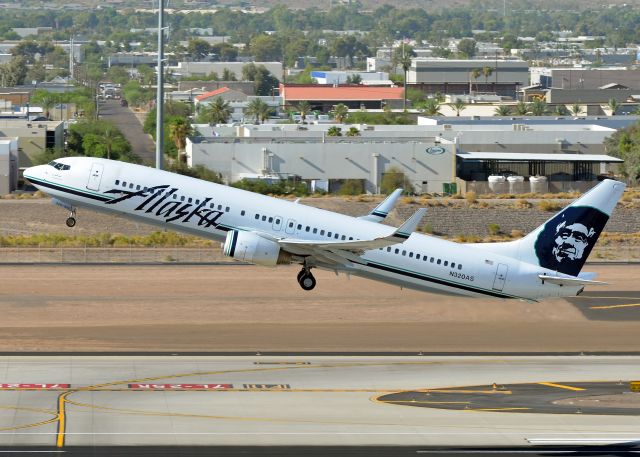 Boeing 737-900 (N320AS)