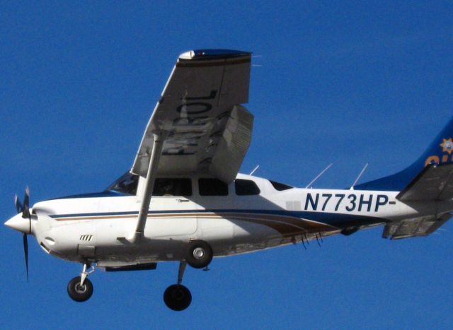 Cessna 206 Stationair (N773HP) - Landing on RWY 24