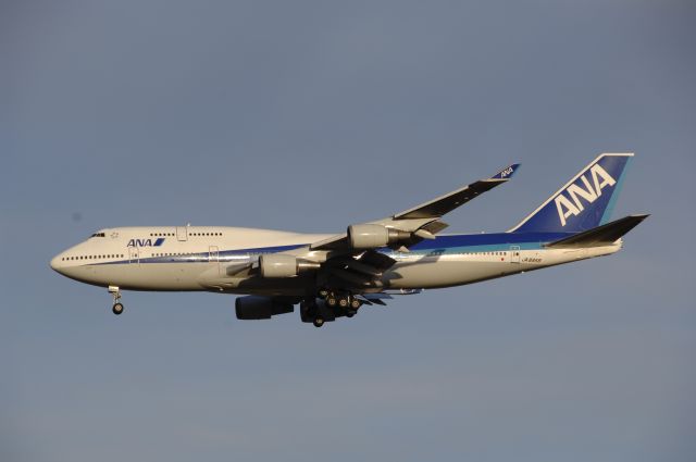 Boeing 747-400 (BON8958) - Final Approach to Narita Intl Airport R/W34L on 2011/1/1