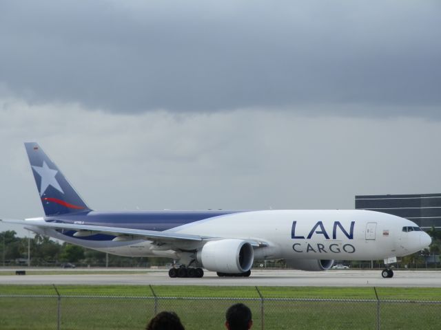 BOEING 777-200LR (N776LA)