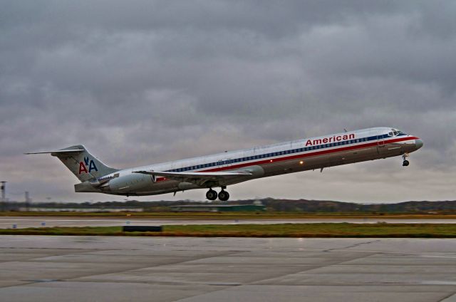 McDonnell Douglas MD-80 (N488AA)