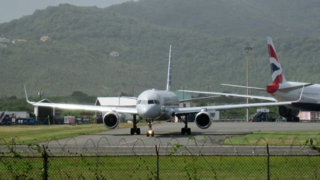 Boeing 757-200 (N198AA)