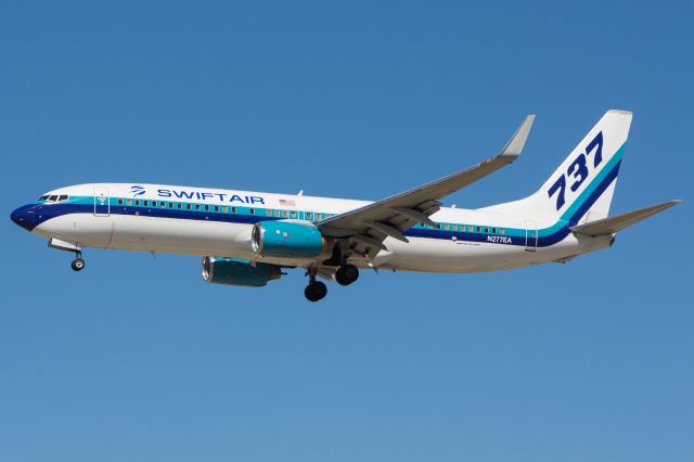 Boeing 737-800 (N277EA)