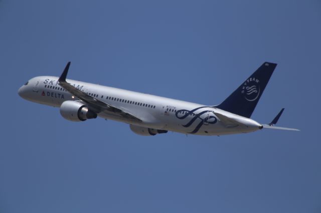 Boeing 757-200 (N722TW)
