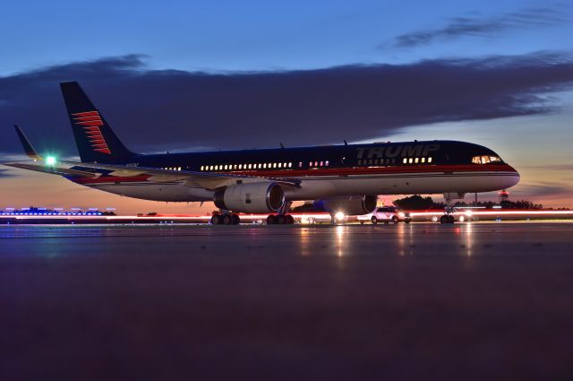 Boeing 757-200 (N757AF) - Getting ready to depart. 