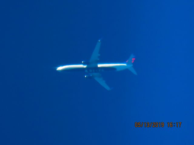 Boeing 737-900 (N917DU)