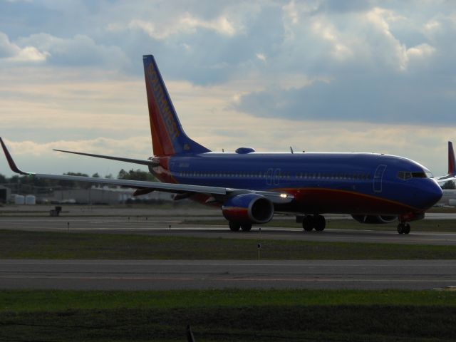 Boeing 737-800 (N8648A)