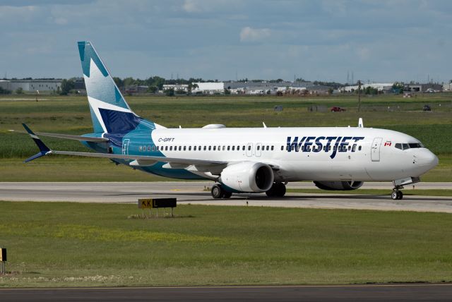 Boeing 737 MAX 8 (C-GPFT)