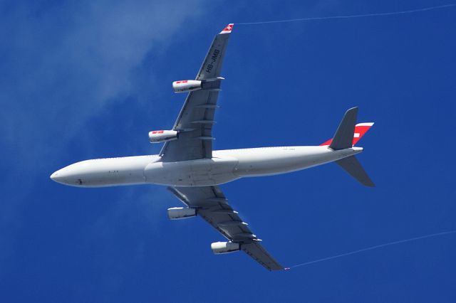 Airbus A340-300 (HB-JMB)