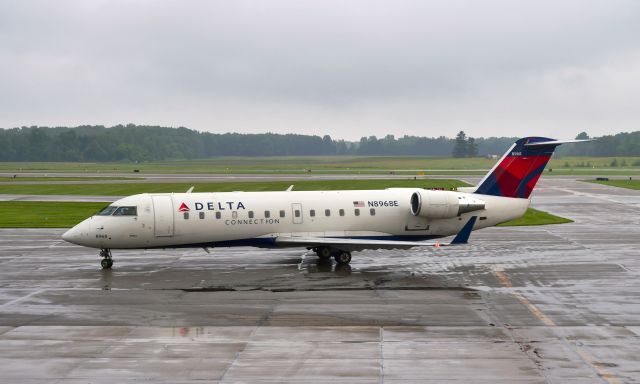 Canadair Regional Jet CRJ-200 (N8968E) - Delta Bombardier CRJ-200LR N8968E in Lansing