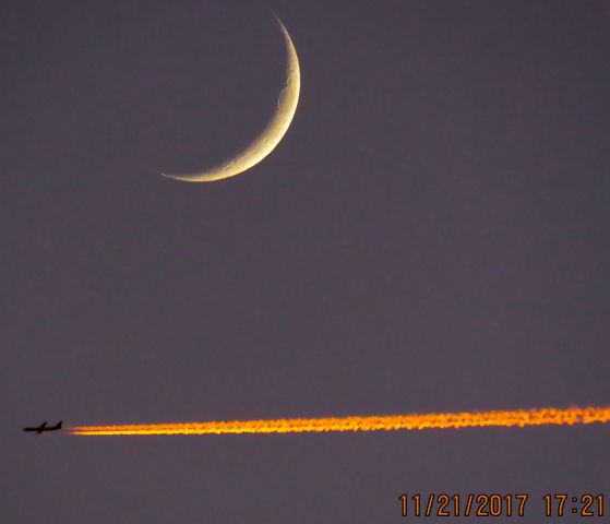 BOEING 767-300 (N152FE)