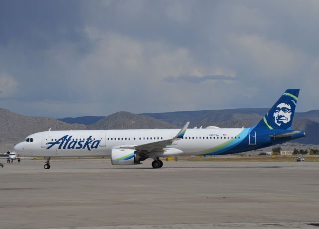 Airbus A321neo (N925VA) - Was formerly in a special paint scheme entitled Most West Coast but recently repainted with full Alaska Airlines colors.