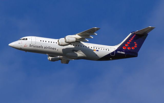 Avro RJ-100 Avroliner (OO-DWK)