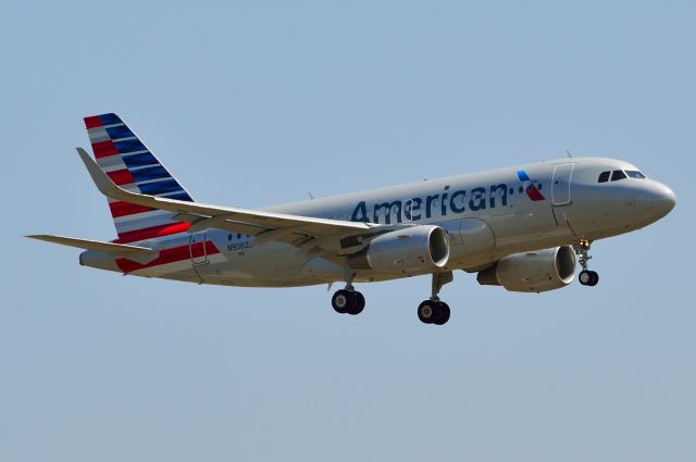 Airbus A319 (N9002U) - Americans NEW A319 N9002U Arriving KDFW 08/21/2013 **NOTE** This is the quietest airplane I have ever NOT heard. No doubt it sets a new standard for low noise.