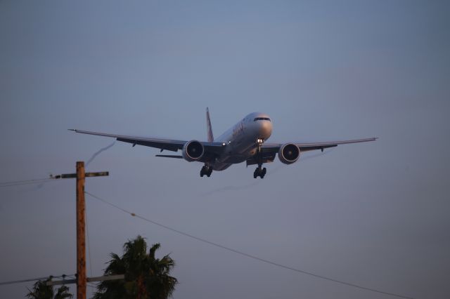 BOEING 777-300ER (HB-JNA)