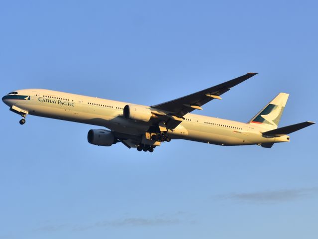 BOEING 777-300 (B-HNN)
