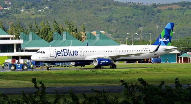 Airbus A321 (N969JT)