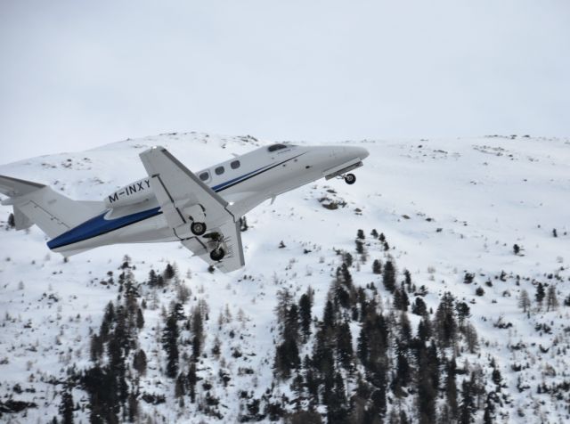 Embraer Phenom 100 (M-INXY) - takeof samedan