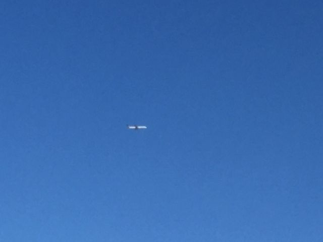 Boeing 757-200 (N17139) - The plane was flying over Fairfax County on approach to IAD.