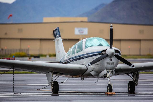 Beechcraft Bonanza (33) (N200JF)