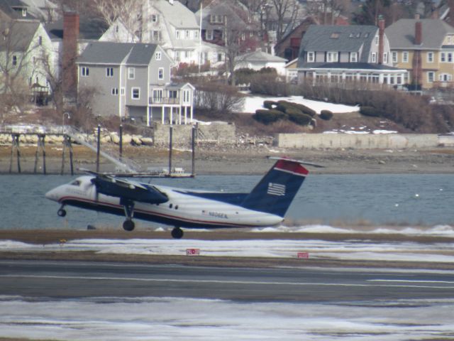 de Havilland Dash 8-400 (N806EX)