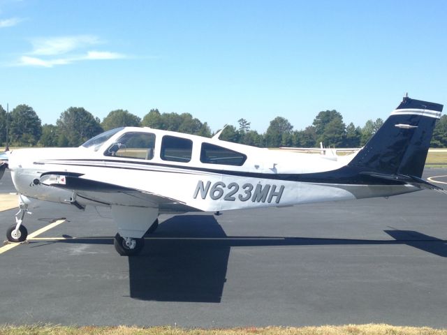 Beechcraft Bonanza (33) (N623MH)