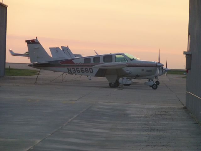 Beechcraft Bonanza (36) (N3668D)