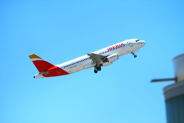 Airbus A320 (EC-IZR)