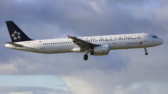 Airbus A321 — - Star alliance colors.