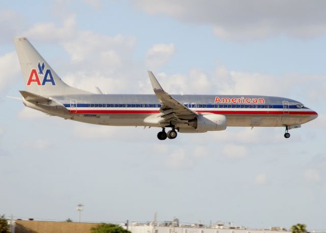 Boeing 737-800 (N865NN)