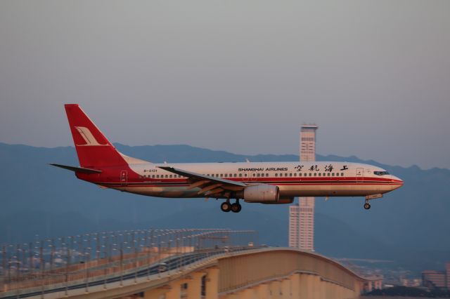 Boeing 737-800 (B-5131)