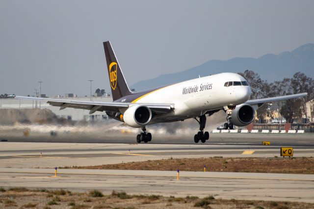 Boeing 757-200 (N425UP)