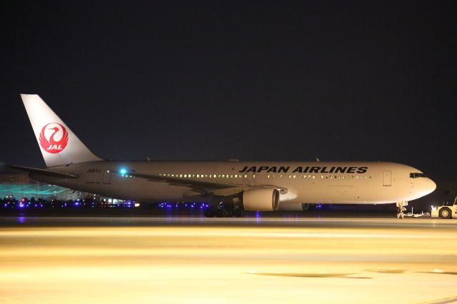 BOEING 767-300 (JA611J) - 04 March 2016:HKD-HND.