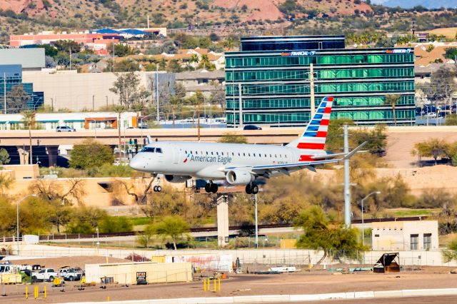 Embraer 175 (N284JN) - A SkyWest ERJ175 landing at PHX on 2/4/23. Taken with a Canon R7 and Tamron 70-200 G2 lens.