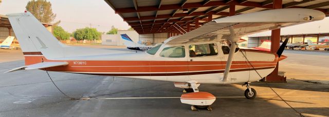 Cessna Skyhawk (N738YC) - N738YC on ground at KSAC ramp August, 2018