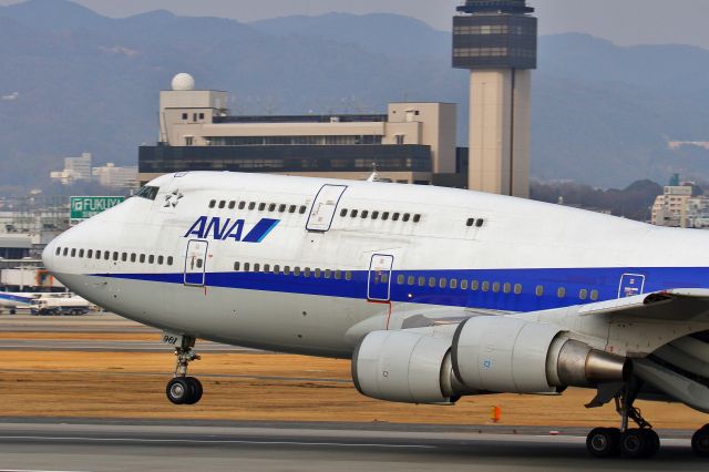 Boeing 747-400 (JA8961)