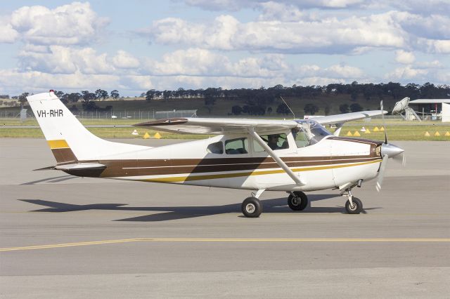 Cessna Skylane (VH-RHR) - Cessna 182D Skylane (VH-RHR) taxiing at Wagga Wagga Airport.