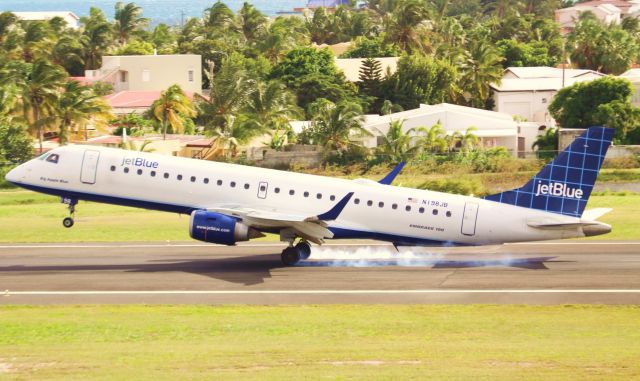 Airbus A320 (N198JB)