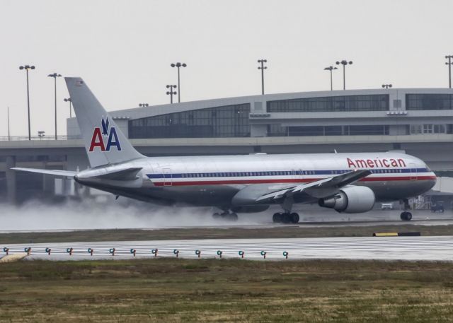 BOEING 767-300 —