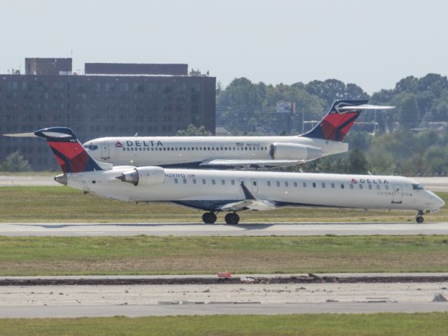 Canadair Regional Jet CRJ-900 (N297PQ)