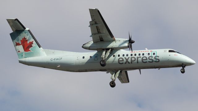 de Havilland Dash 8-300 (C-FACF)