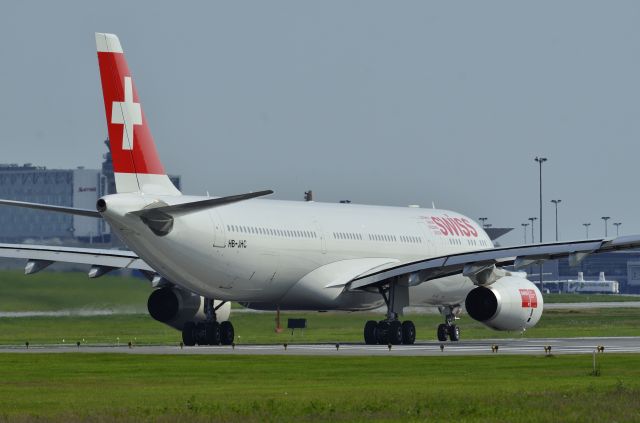 Airbus A330-300 (HB-JHC)