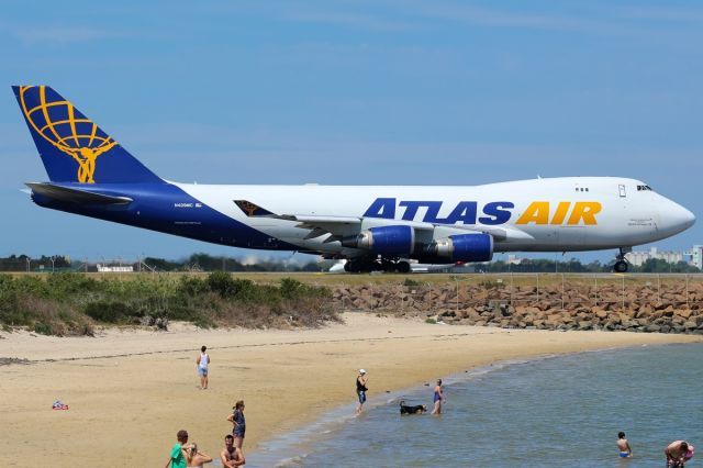 Boeing 747-200 (N409MC)