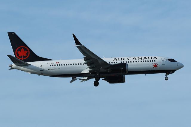 Boeing 737-800 (C-FSNU)