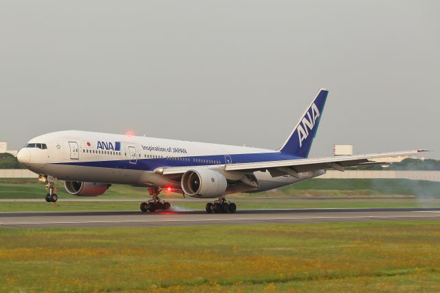 Boeing 777-200 (JA704A)