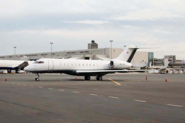 Bombardier Global 5000 (HB-JRS) - Swiss !