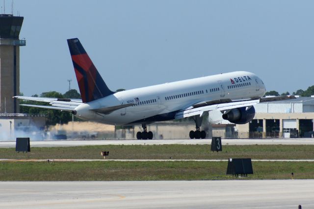 Boeing 757-200 (N519US) - The afternoon Delta flight from Atlanta touches down on 25R at Daytona. Like my photos? Follow me on twitter: @nsandin88