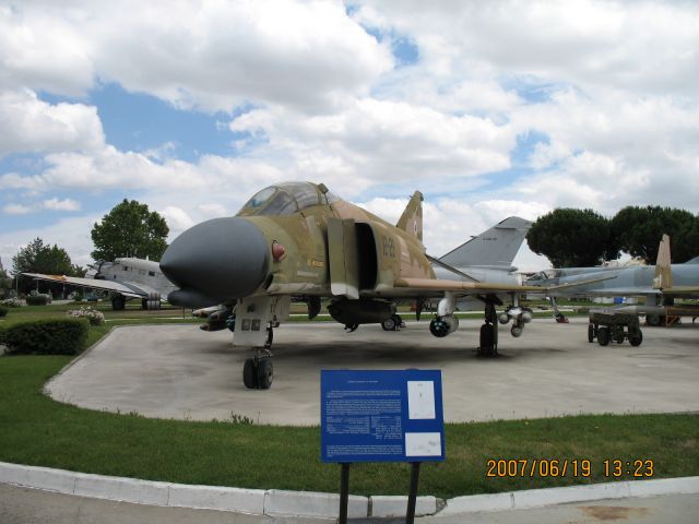 — — - Mc Donnell Douglas F-4C Phantom II)br /Museo de Aviacion de Cuatro Vientos, Madrid, Spain