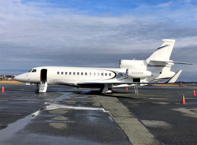 Dassault Falcon 7X (N988NW) - New paint 12/26/21 @ KBOS Logan 